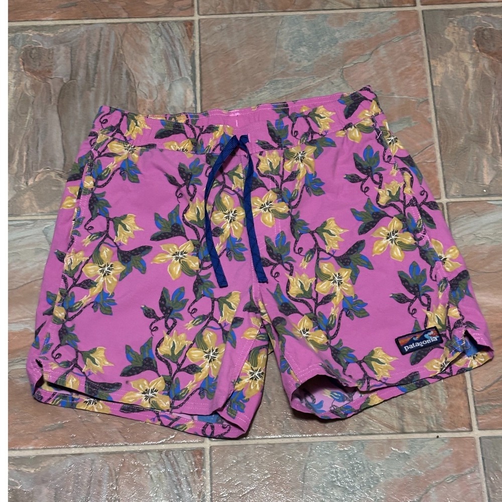 Patagonia Baggies Shorts Mens Medium Purple Floral 5 Inch Inseam Swim Trunks